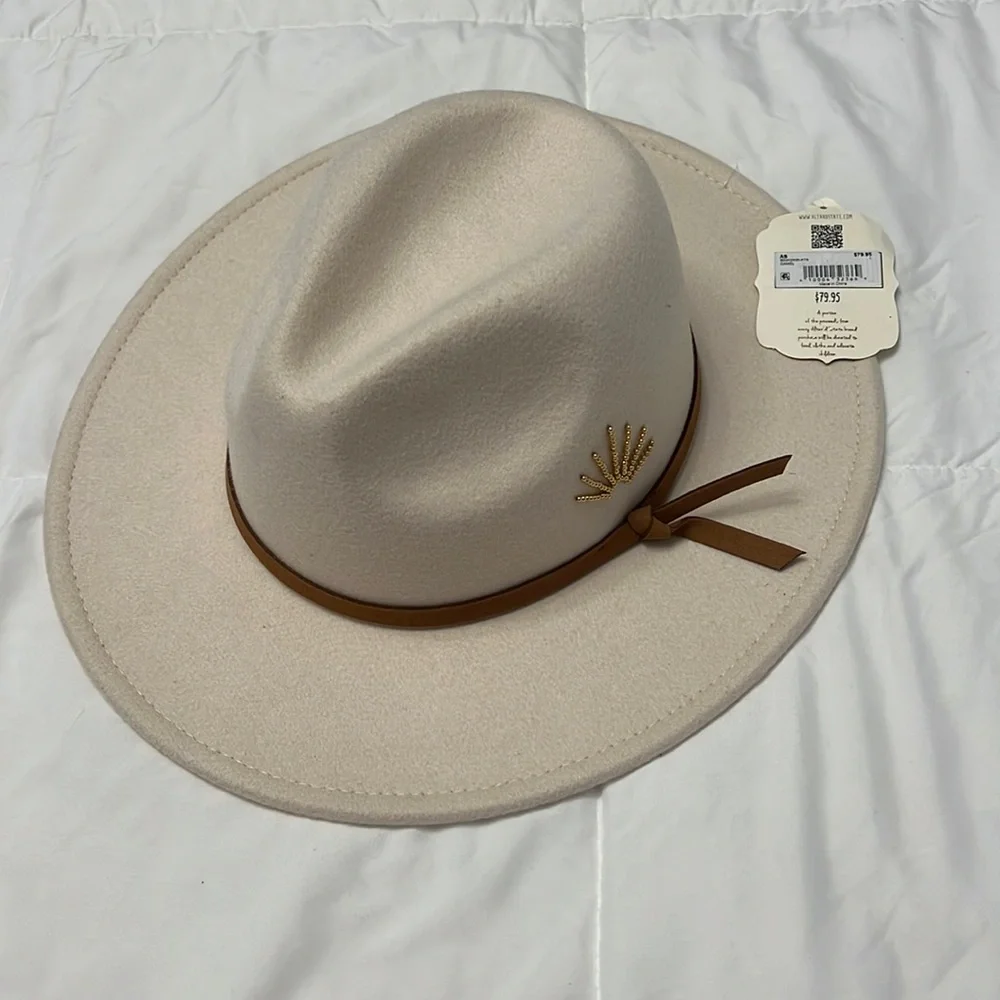 Fedora felt hat in beige new with out tags - Picture 2 of 7